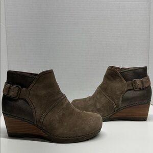 Dansko Shirley Boots Wedges Heeled Ankle Bootie Nubuck Leather Brown Tan Size 8